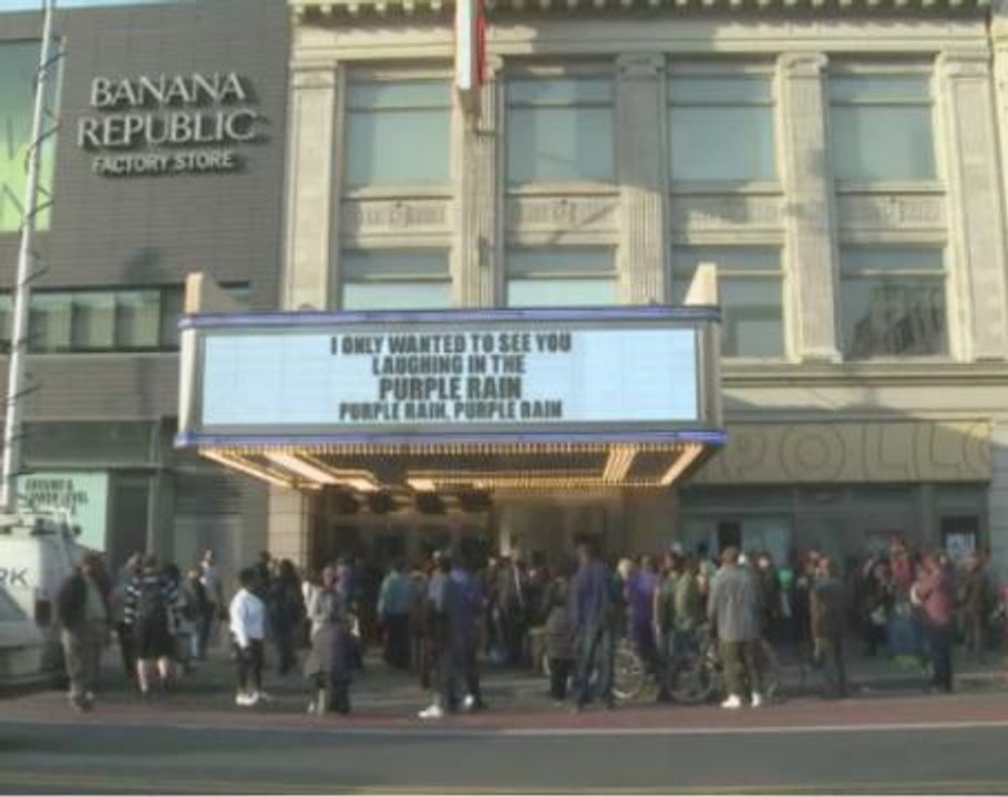 Fans gather at Apollo Theater in NYC to pay tribute to Prince