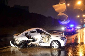 TEM Otoyolu'nda cip ile otomobil çarpıştı, 1'i ağır 2 kişi yaralandı
