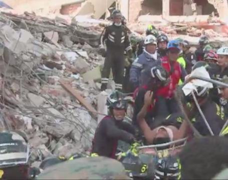 Rescuers pull survivor from rubble of deadly Ecuador quake