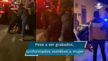 Policías golpean y arrastran de los cabellos a dos mujeres en San Miguel de Allende