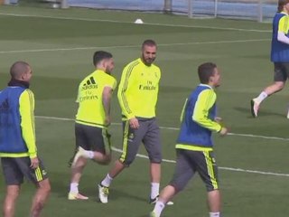 Madrid's Zinedine Zidane says Karim Benzema disappointed by France omission