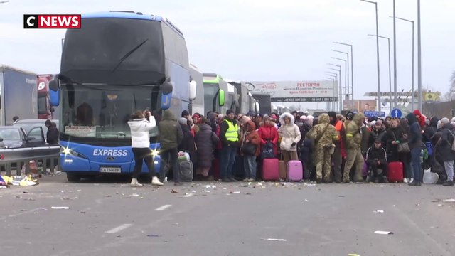 A Krakovets, l'exode des réfugiés ukrainiens