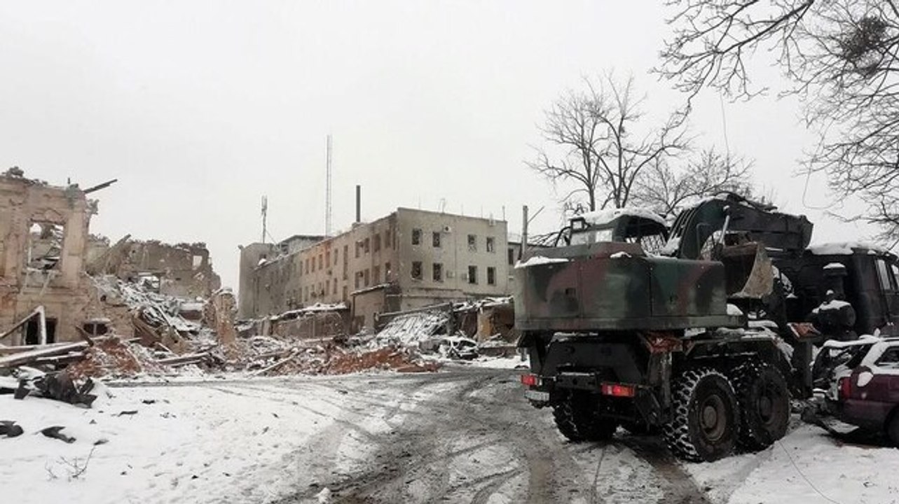 Russia targets residential buildings in Kharkiv, Ukraine |VISUALS