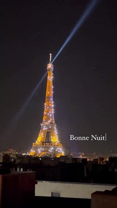 Χριστίνα Μπόμπα – Σάκης Τανιμανίδης: Video  από το ρομαντικό ταξίδι στο Παρίσι