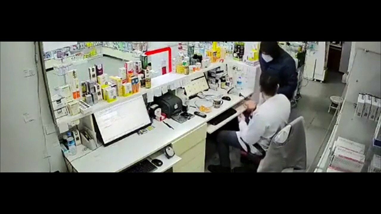Ankara'da eczaneyi soymaya kalkan bıçaklı hırsız pişman oldu!