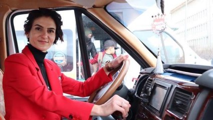 "Kadından şoför mü olur?" diyenlere aldırmadı, öğrenci servisi şoförü oldu!