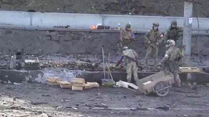 Raw video | Destroyed Russian military convoy, according to Ukraine