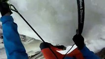 L'escaladeur de glace libre a failli faire une chute mortelle