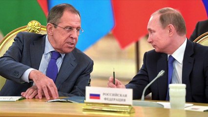 SERGUEI LAVROV RECADRE ET RIDICULISE UNE JOURNALISTE MALPOLIE, PORTE-VOIX DE L’OCCIDENT.