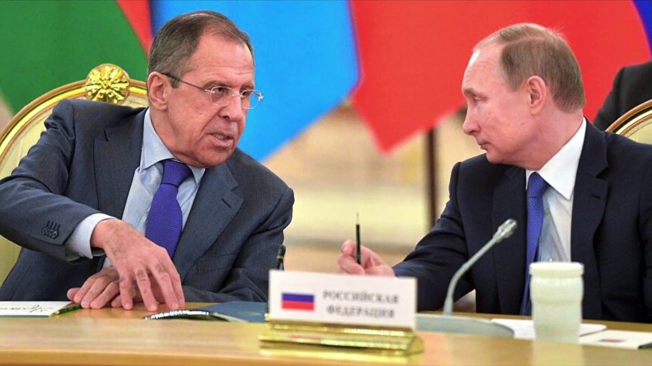 SERGUEI LAVROV RECADRE ET RIDICULISE UNE JOURNALISTE MALPOLIE, PORTE-VOIX DE L’OCCIDENT.
