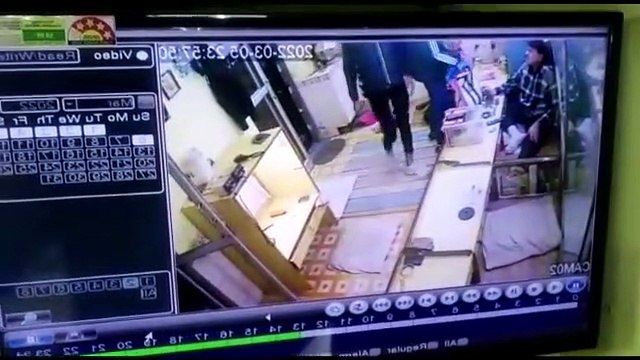 गन प्वाइंट पर लूटी ज्वैलरी की दुकान, सीसीटीवी कैमरे में कैद हुए तीन बदमाश