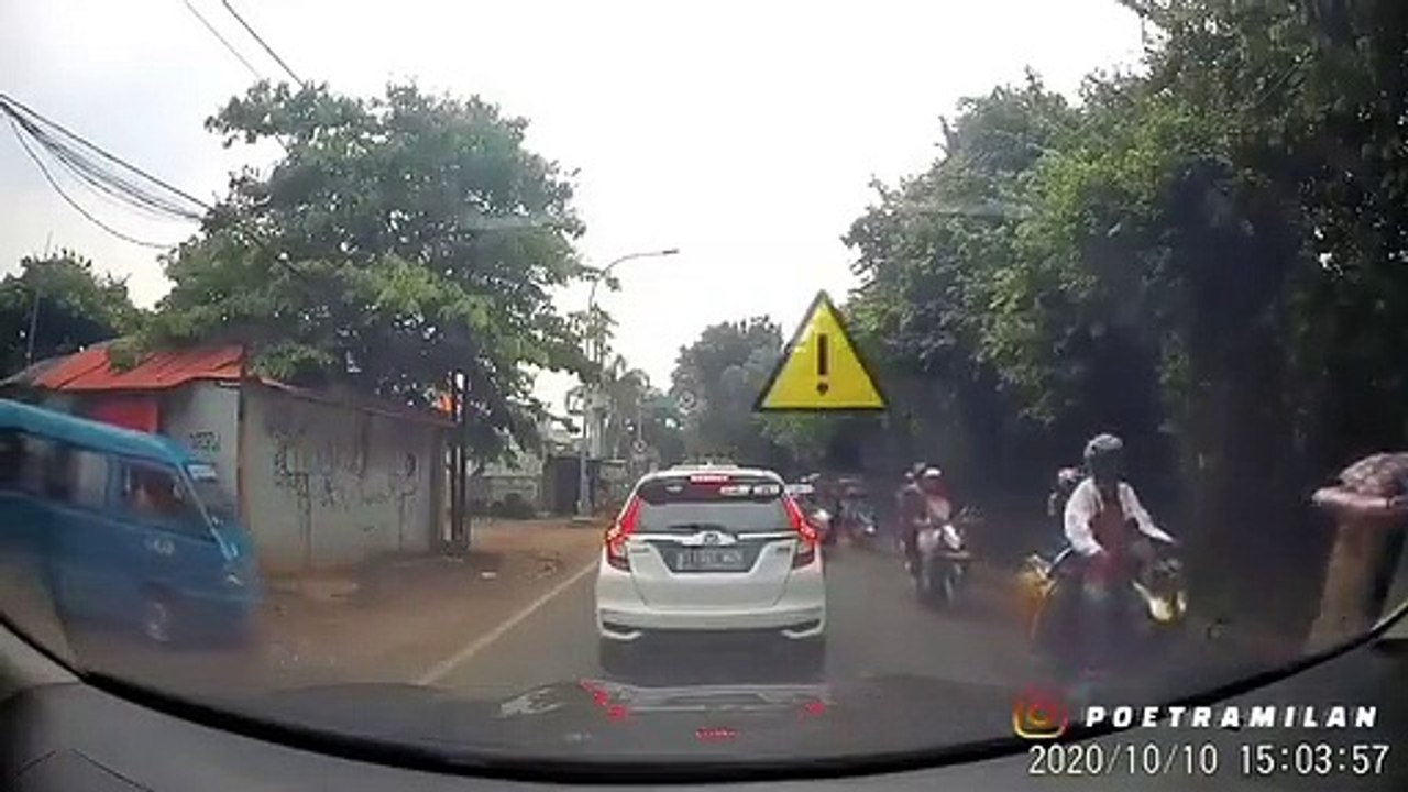 Terekam Media Kamera, Dashcam Kamera Mobil di Jalan Eps.3596