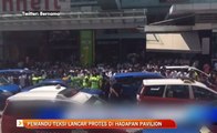 Uber, Grabcar: Pemandu teksi lancar protes di hadapan Pavillion