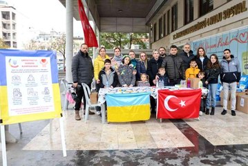 İskenderun'da yaşayan Ukraynalı kadınlar ülkeleri için yardım kampanyası başlattı