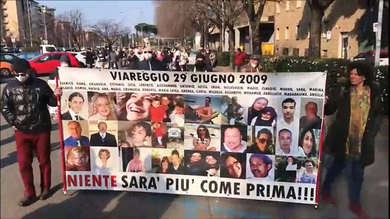 Strage di Viareggio, via al processo di appello bis. Familiari delle vittime in corteo