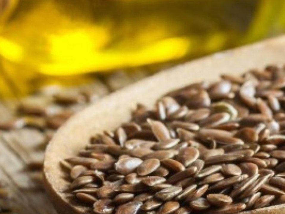 Gesund mit Leinsamen: Wie ein Löffel davon am Tag dir helfen kann