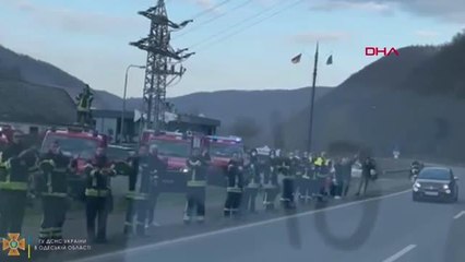 Son dakika haber | Yola çıkan yardım konvoyunu, Alman itfaiyeciler alkışlarla uğurladı