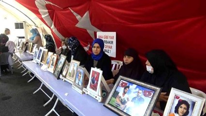 Evlat nöbetindeki aileler 917 gündür sorumlu buldukları HDP'nin kapısında