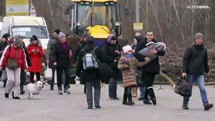 شاهد: أوكرانيون يهرعون لنقاط العبور بعد إعلان موسكو فتح ممرات إنسانية