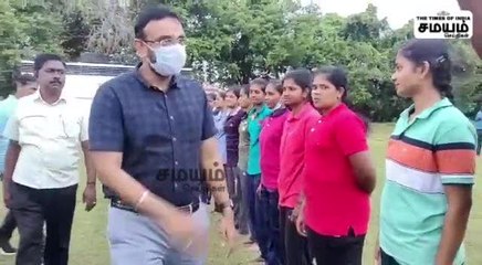 "நானும் ஐ ஏ எஸ் தான்" சுட்டி குழந்தையின் குறும்பு பேச்சு! வைரல் வீடியோ !