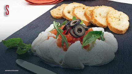 Vídeo Receta: Flor de burrata con tomate y aceitunas
