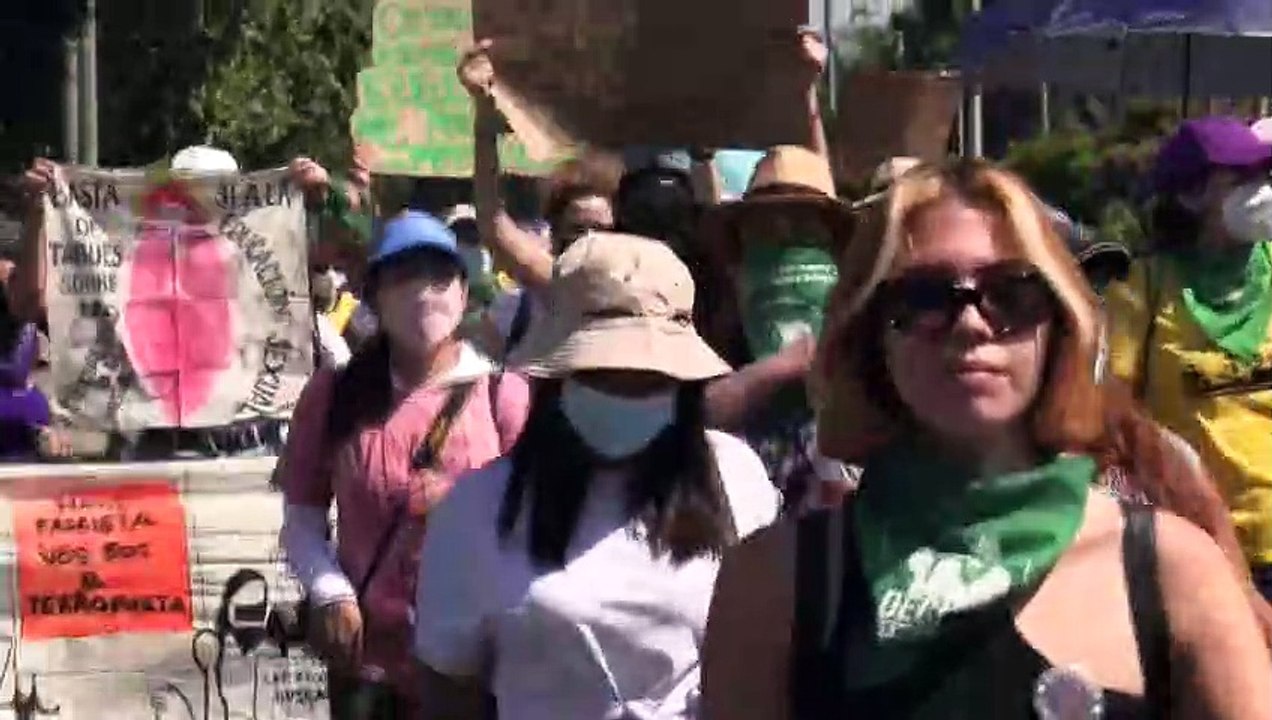 Miles de salvadoreñas claman justicia por desaparecidas y feminicidios