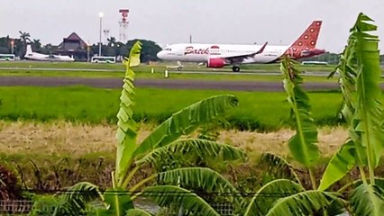 Pesawat batik start mau terbang