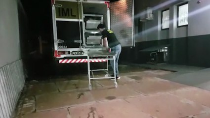 Corpo de homem que morreu vítima de agressão em Quedas é levado ao IML
