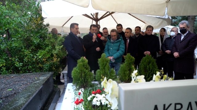 Basın dünyasının unutulmaz isimlerinden Ertuğrul Akbay'ı özlemle anıyoruz