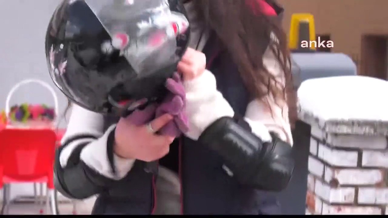 20 yaşındaki Buse, 10 yıldır kuryelik yapıyor! ‘Gurur duyanı da ‘Allah belanı versin’ diyeni de gördüm’