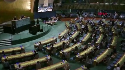 BM Genel Kurulu'nda kürsüye dinozor oturdu!