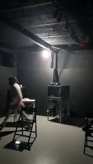 Extrait de la pièce "Le Pain" jouée dans un abri anti-bombes à Kiev