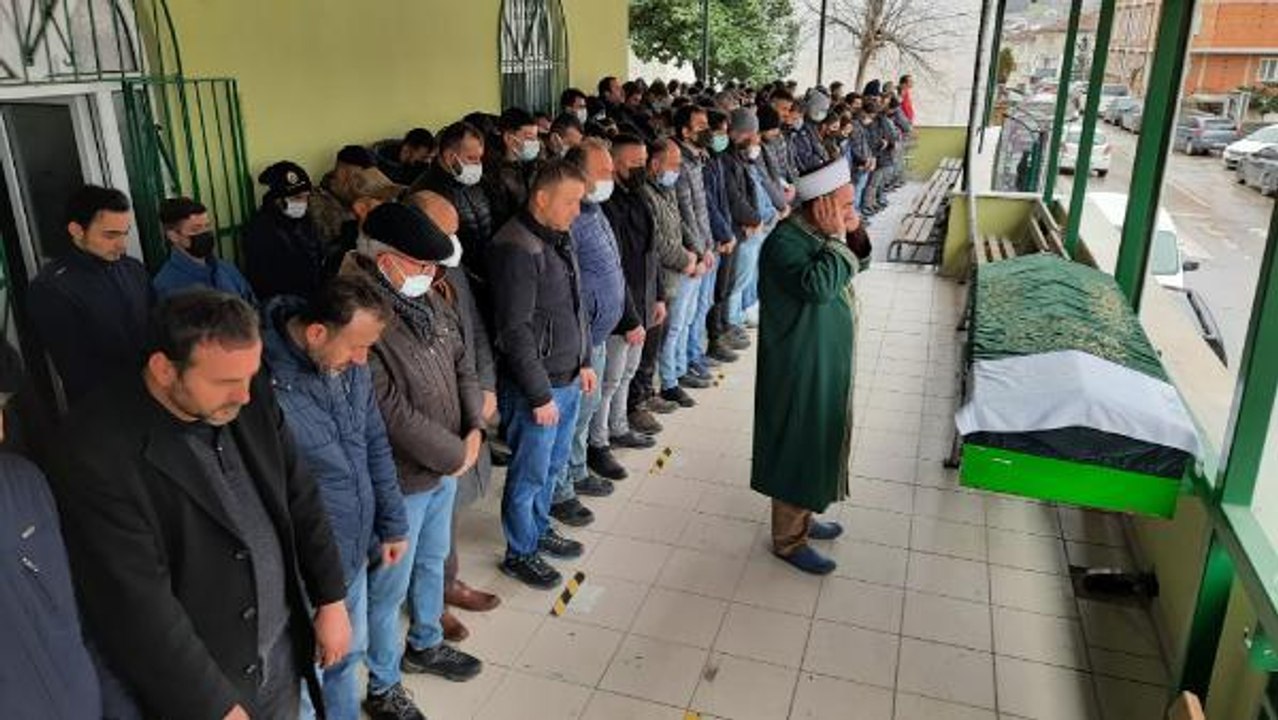 MAÇI İZLERKEN ÖLEN FENERBAHÇELİ AHMET'İN BABASI: KIRMIZI KART VE GOLE AŞIRI HİDDETLENDİ