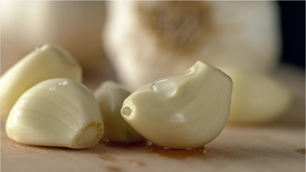 Knoblauchfahne? diese 5 hausmittel helfen bei mundgeruch