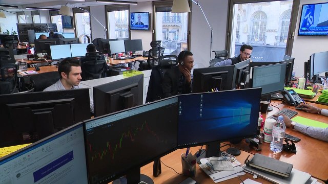 La bourse dégringole, le cours du pétrole s'envole, la guerre en Ukraine inquiète les marchés