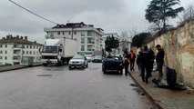 Sancaktepe'de hafif ticari araçla çarpışan otomobilin sürücüsü yaralandı