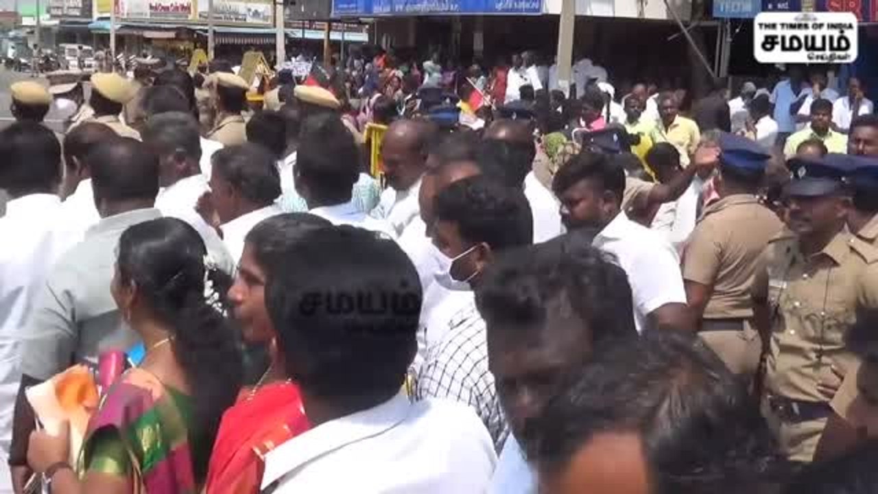 முதல்வர் சென்ற வாகனத்தின் மீது டீ கிளாஸ் வீசிய நபரால் பரபரப்பு!