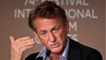 GALA VIDEO - Sean Penn bouleversé : son poignant hommage au “courage et à la dignité” de Volodymyr Zelensky