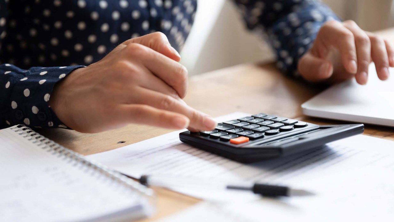 Folgen der Gender-Pay-Gap: Frauen bezahlen mehr Kreditzinsen