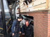 Beykoz'da pedalı sıkışan özel halk otobüsü dehşet saçtı: 6 yaralı- Otobüsün önünde sürüklediği otomobil evin duvarını kırıp içine girdi