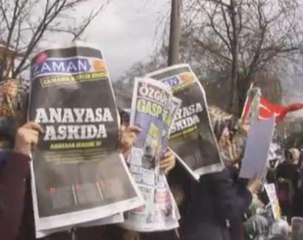 Turkey seizes control of anti-Erdogan daily in midnight raid