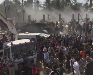 Pengebom berani mati rempuh trak sarat bahan api