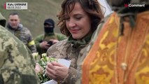 Dois soldados ucranianos casaram na linha da frente de Kiev