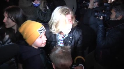 Llegan en autobús a Valencia 14 familias desde Ucrania