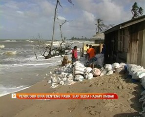 Penduduk bina benteng pasir, siap sedia hadapi ombak