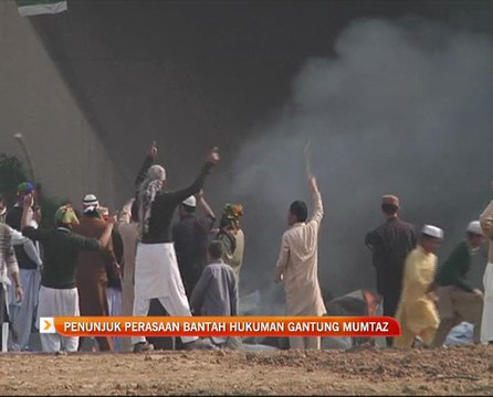 Penunjuk perasaan bantah hukuman gantung Mumtaz