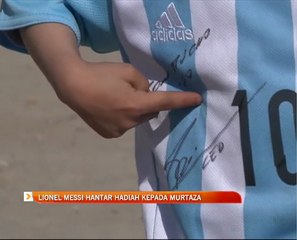Lionel Messi hantar hadiah kepada Murtaza Ahmadi.