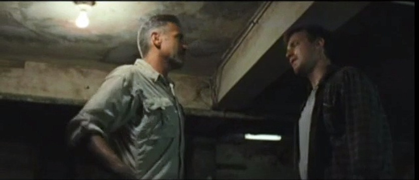 Los hombres que miraban fijamente a las cabras Clip (4)