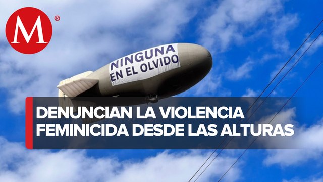 Vuela dirigible sobre CdMx con la leyenda Diez feminicidios diarios