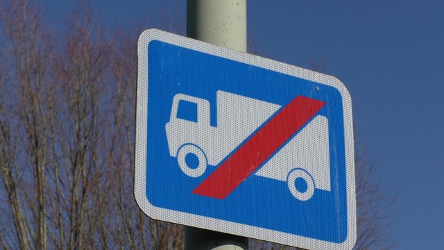 Ashford residents say their misery continues as HGVs are still getting lost and still hitting their cars